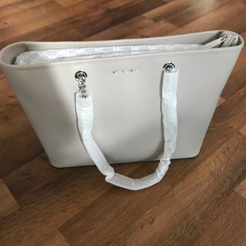 Michael Kors Jet Set Travel Med Mltfn Leather